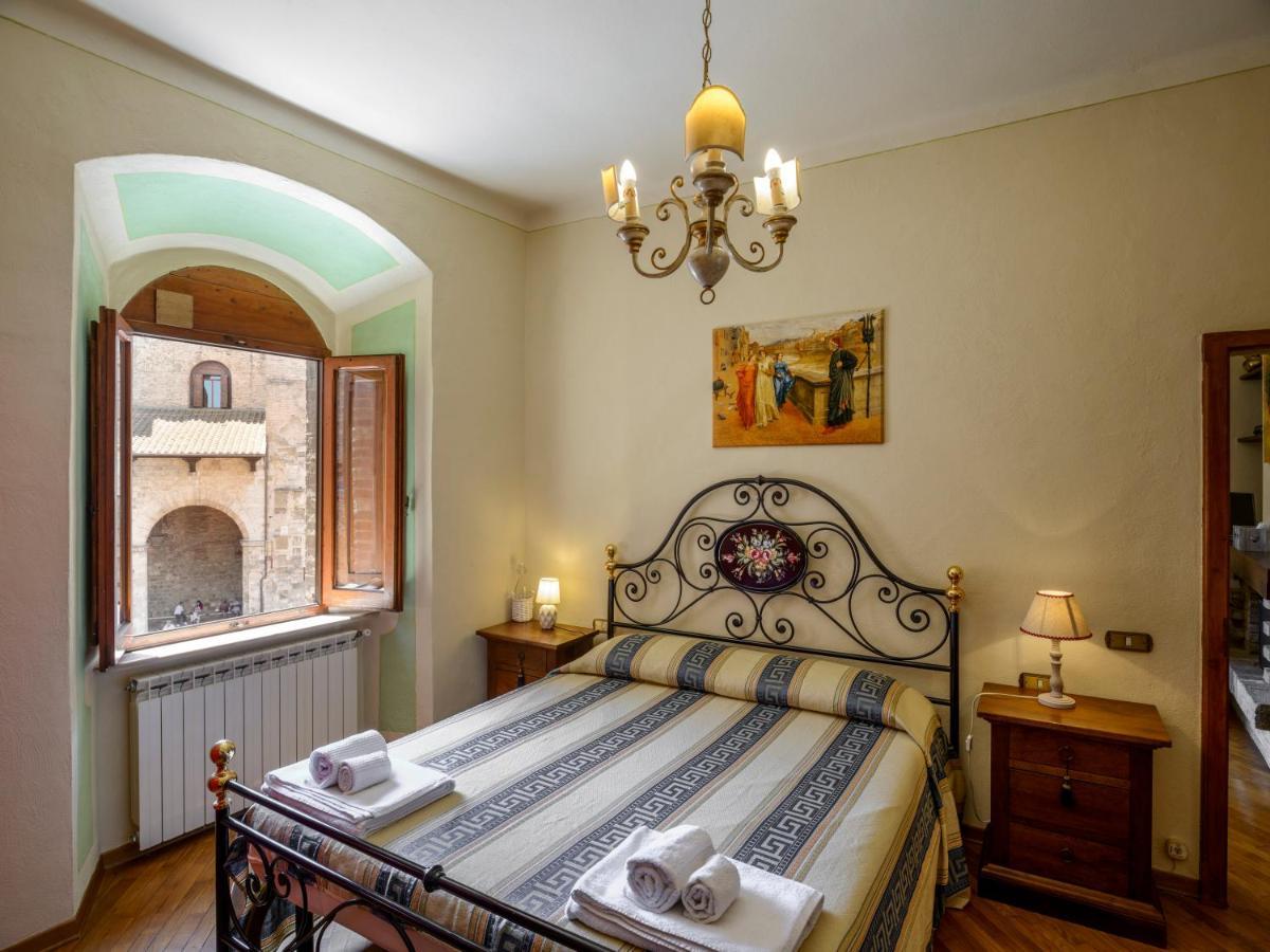 Sangi Studio Apartment - With Amazing View Of The Duomo San Gimignano Dış mekan fotoğraf